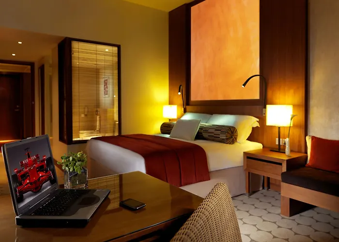 Hotel Yas Plaza Marina By Ihg